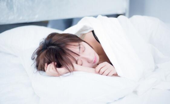 迪吧厕所门事件是发生在哪里?女主角后腰有刺青
